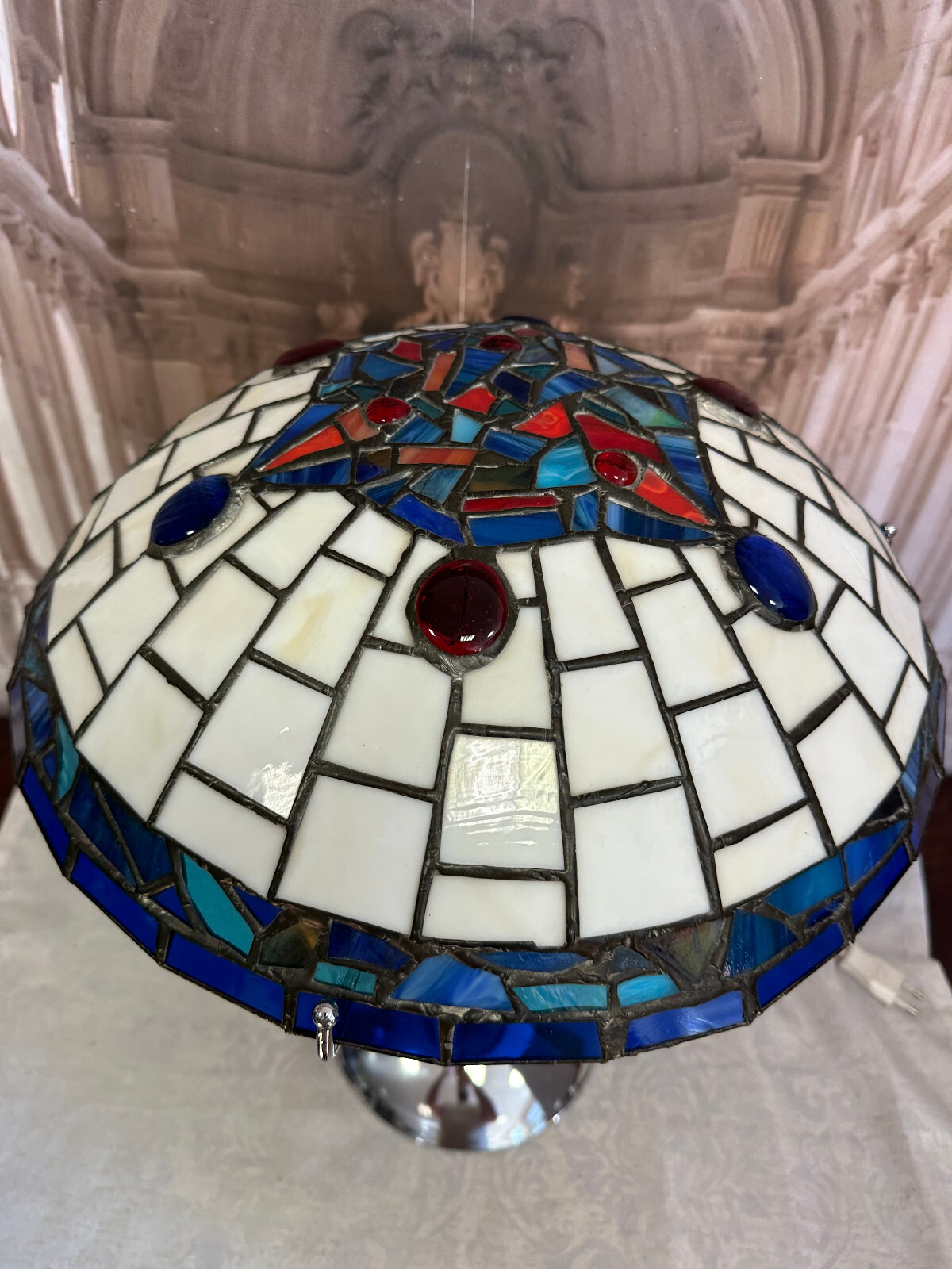 VINTAGE TISCHLAMPE IN TIFFANY STIL METALLFUSS UND GLASSCHIRM – Bild 8