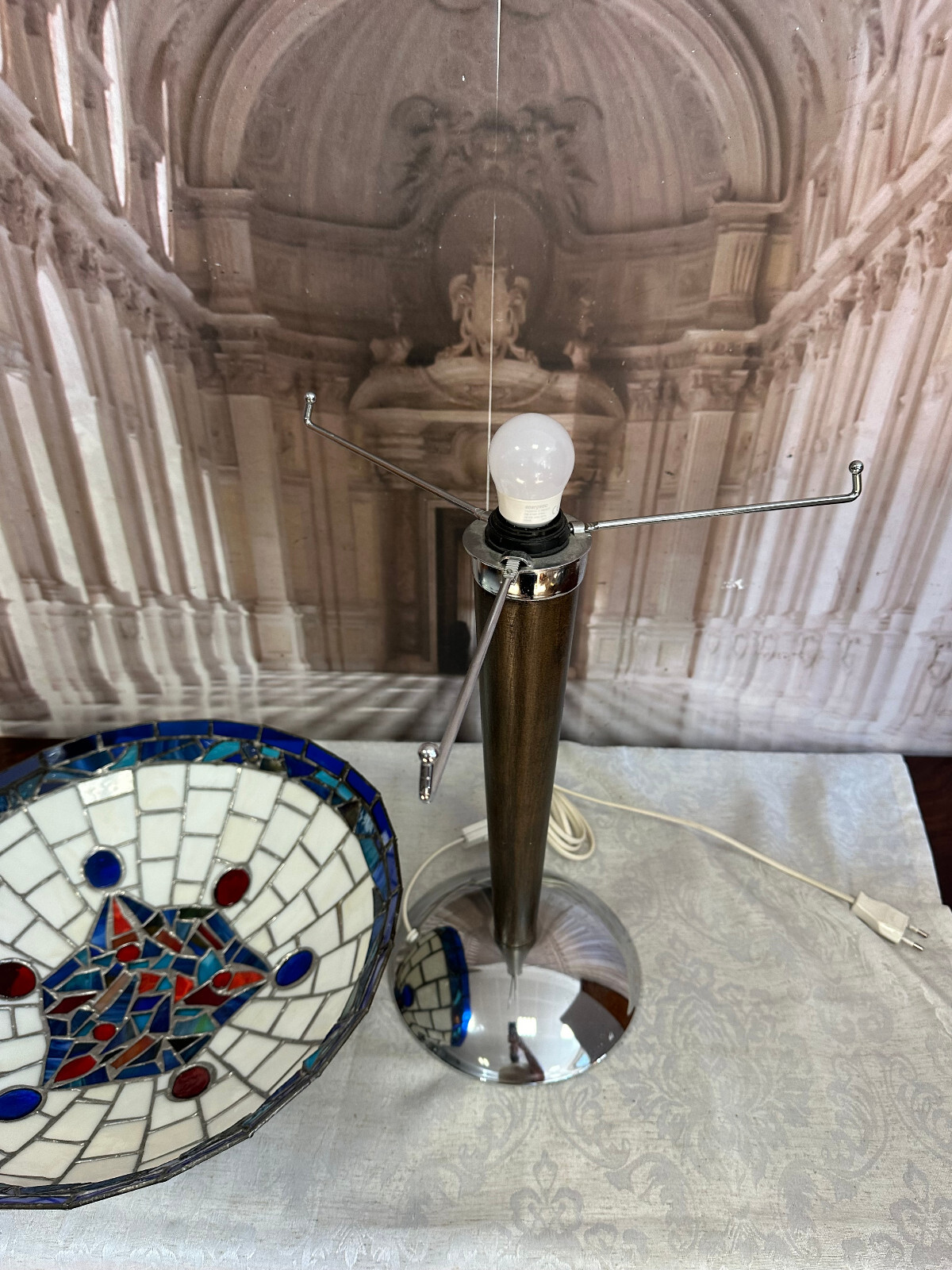 VINTAGE TISCHLAMPE IN TIFFANY STIL METALLFUSS UND GLASSCHIRM – Bild 9