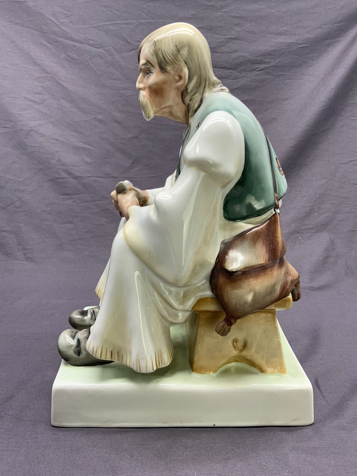 MANN PORZELLAN FIGUR ZSOLNAY SITZENDER BAUER UNGARN 34cm – Bild 3