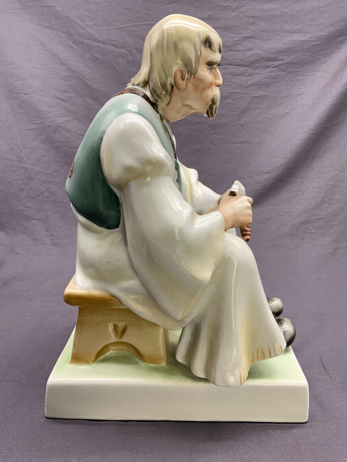 MANN PORZELLAN FIGUR ZSOLNAY SITZENDER BAUER UNGARN 34cm – Bild 5