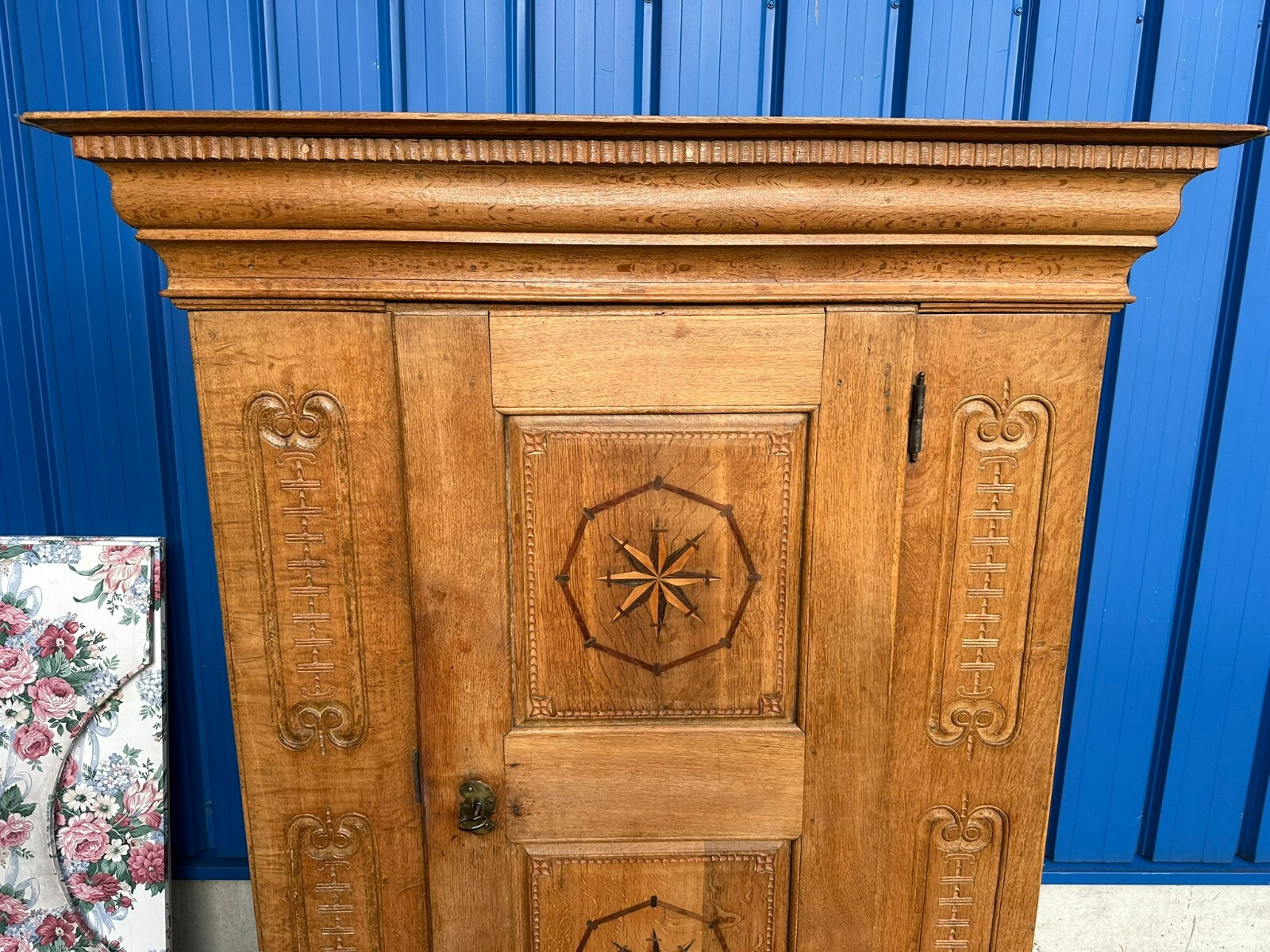 HERRSCHAFTLICHER BAROCKSCHRANK RITTERSCHRANK UM 1740 EICHE MASSIV STERNINTARSIEN – Bild 3