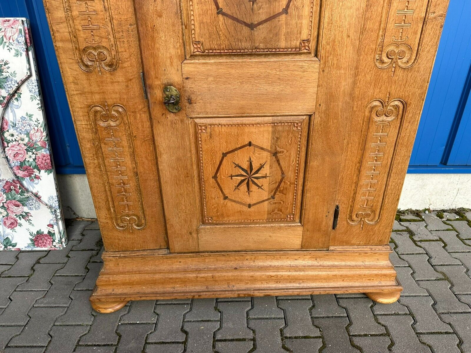 HERRSCHAFTLICHER BAROCKSCHRANK RITTERSCHRANK UM 1740 EICHE MASSIV STERNINTARSIEN – Bild 4