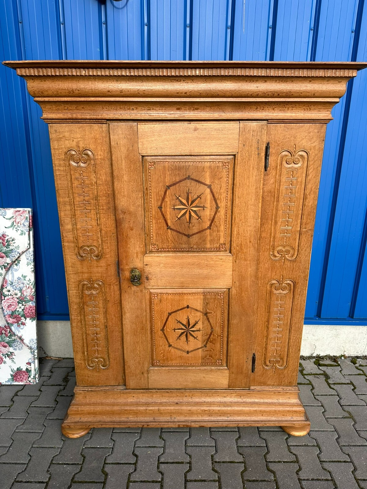 HERRSCHAFTLICHER BAROCKSCHRANK RITTERSCHRANK UM 1740 EICHE MASSIV STERNINTARSIEN