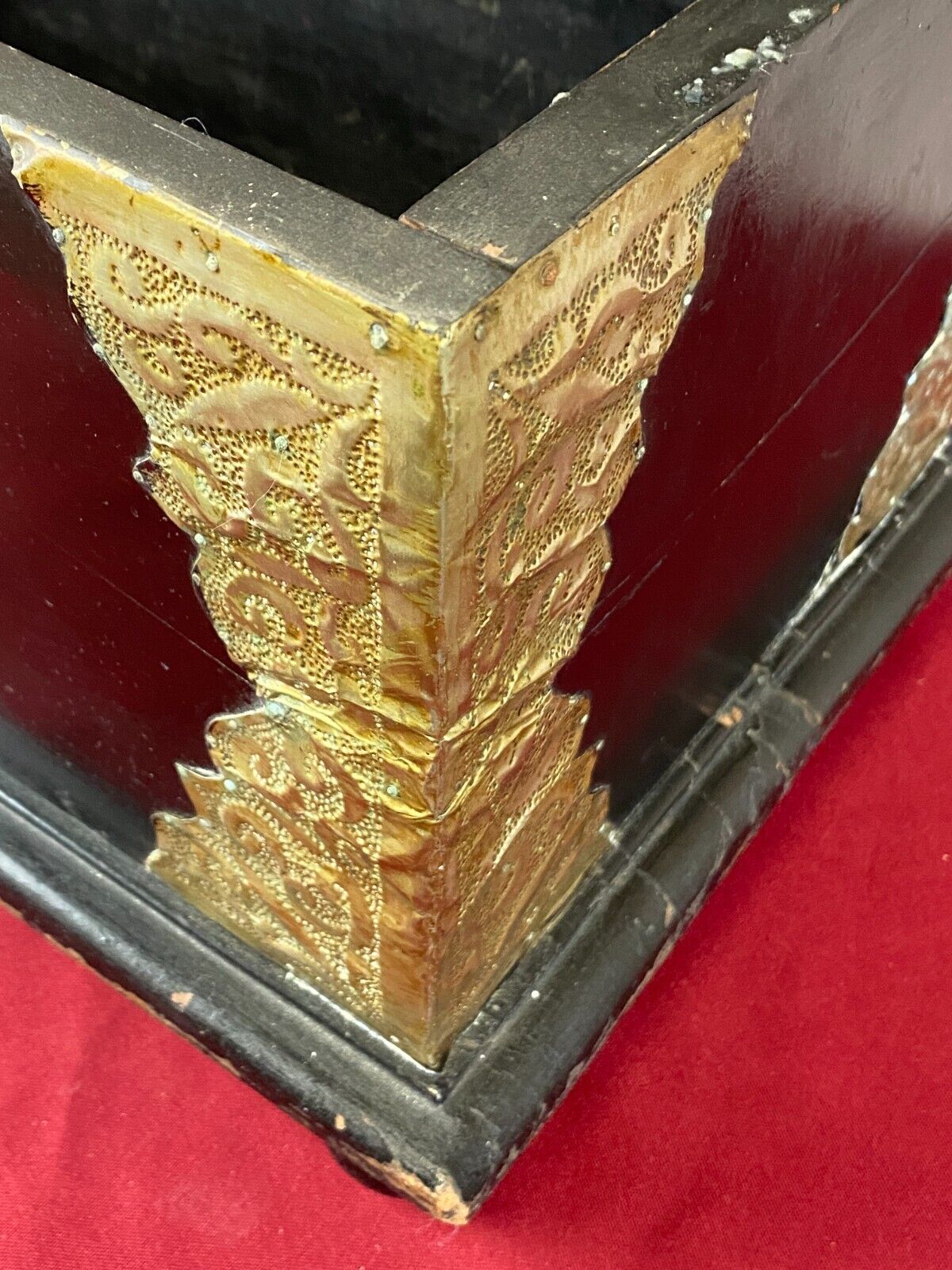 Antike Kolonial Kiste aus Holz mit Messingbeschlägen um 1880 Truhe – Bild 16