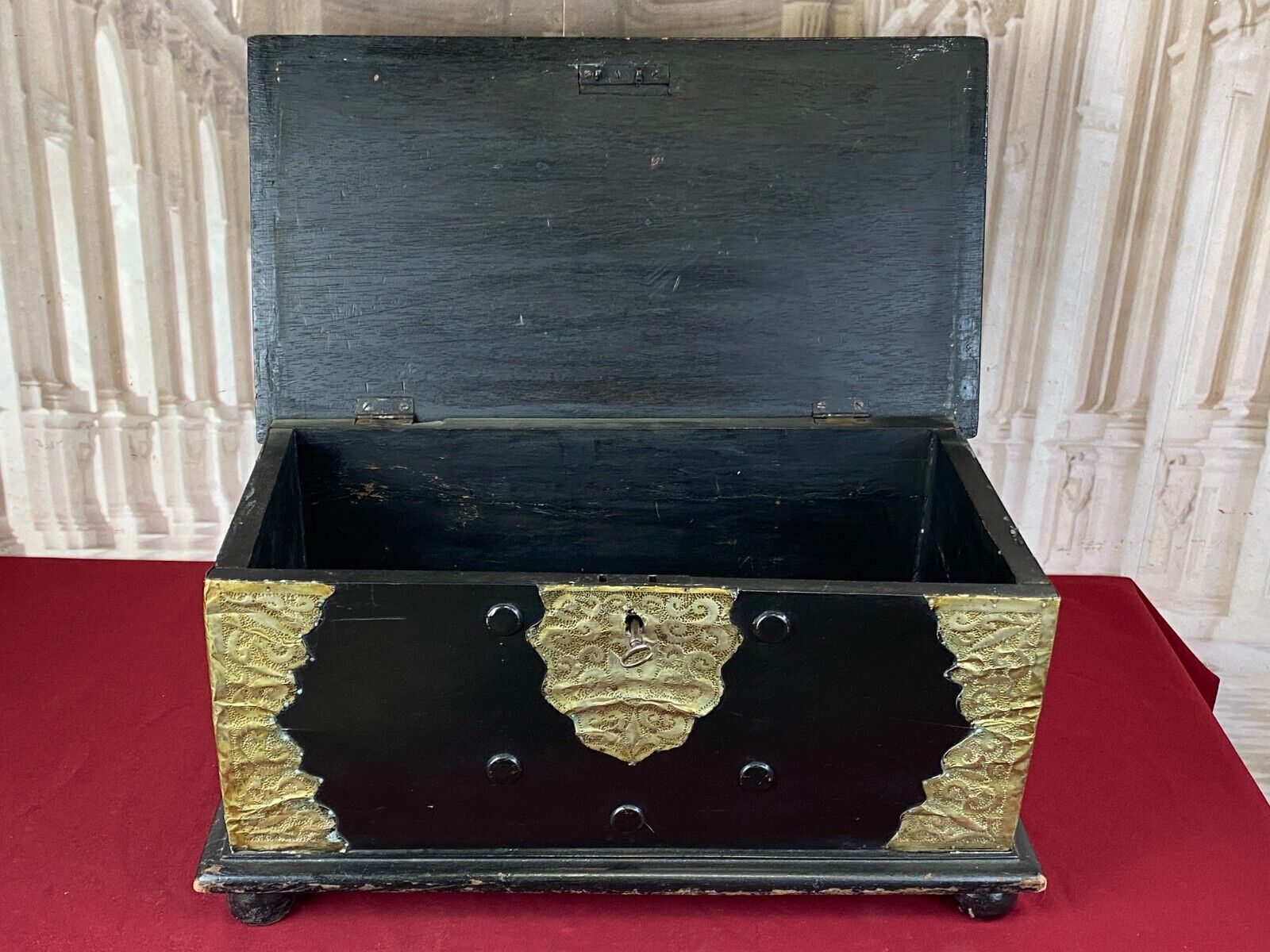 Antike Kolonial Kiste aus Holz mit Messingbeschlägen um 1880 Truhe – Bild 7