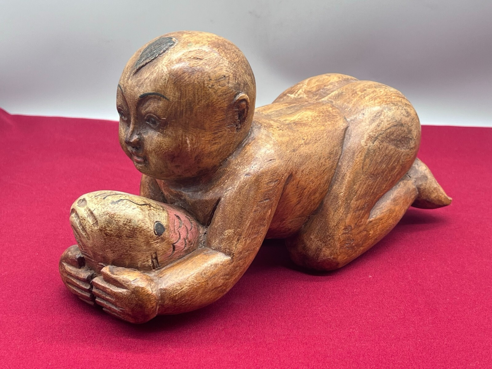 CHINA SKULPTUR KOPFKISSEN JUNGE LIEGEND HOLZ MASSIV HANDGESCHNITZT