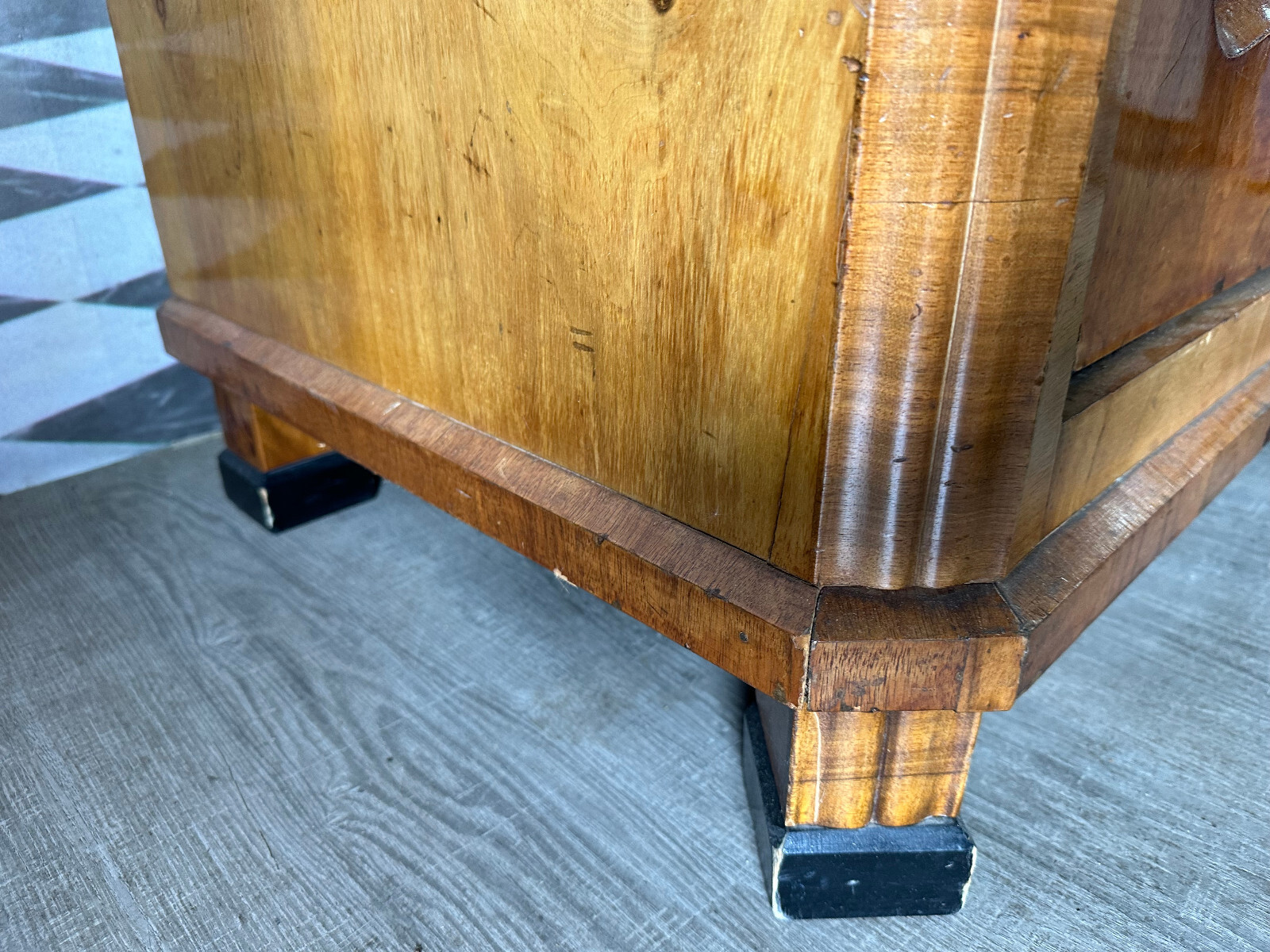 ANTIKER KLEIDERSCHRANK BIEDERMEIER SCHRANK UM 1860 NUSSBAUM FURNIERT – Bild 14