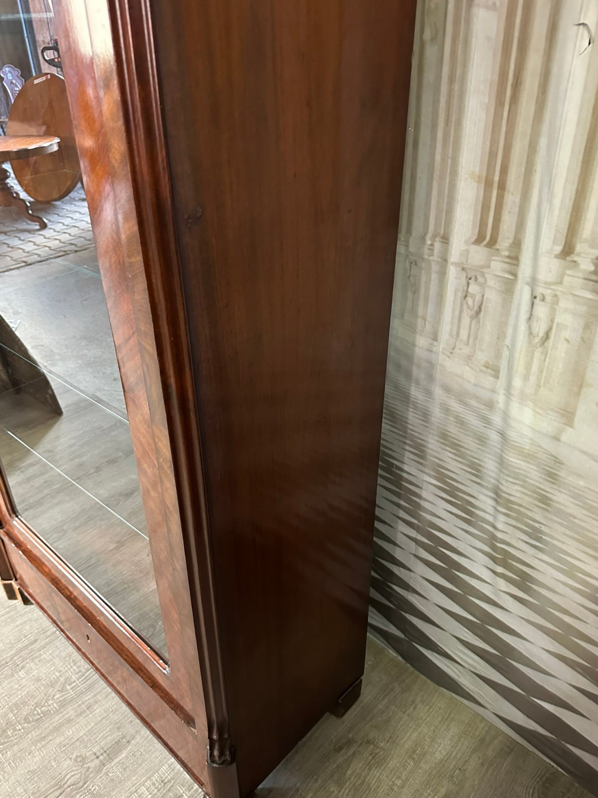 ANTIKE VITRINE SCHRANK LOUIS PHILIPPE 19 TES MAHAGONI FURNIER SPÄT BIEDERMEIER – Bild 11