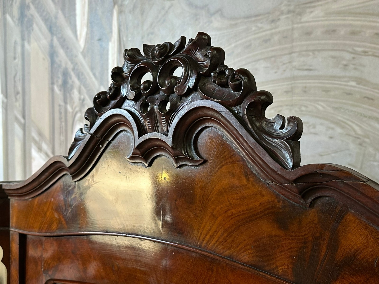 ANTIKE VITRINE SCHRANK LOUIS PHILIPPE 19 TES MAHAGONI FURNIER SPÄT BIEDERMEIER – Bild 7