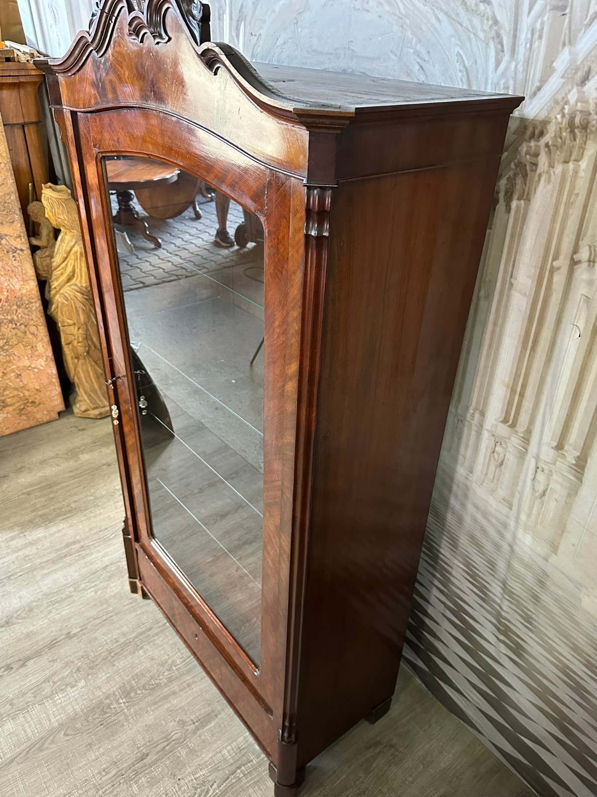 ANTIKE VITRINE SCHRANK LOUIS PHILIPPE 19 TES MAHAGONI FURNIER SPÄT BIEDERMEIER – Bild 9