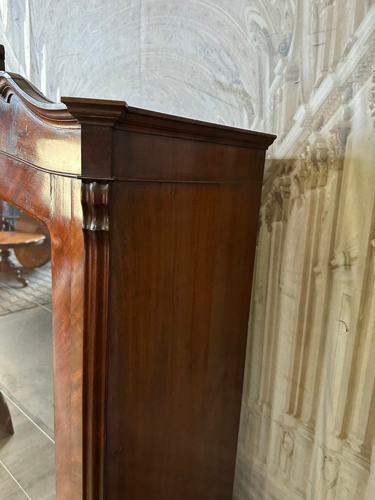 ANTIKE VITRINE SCHRANK LOUIS PHILIPPE 19 TES MAHAGONI FURNIER SPÄT BIEDERMEIER – Bild 10