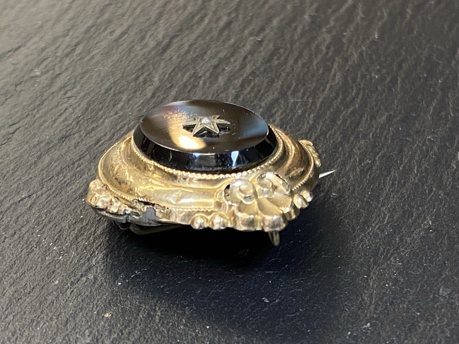 BIEDERMEIER BROSCHE ONYX PERLE ALTGELÖTET SILBER VERGOLDET – Bild 4