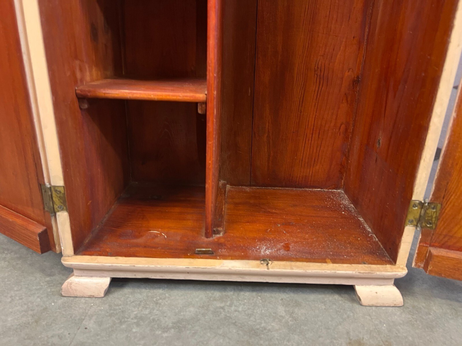 ANTIKER MINIATUR KLEIDERSCHRANK PUPPENSCHRANK HOLZ – Bild 12