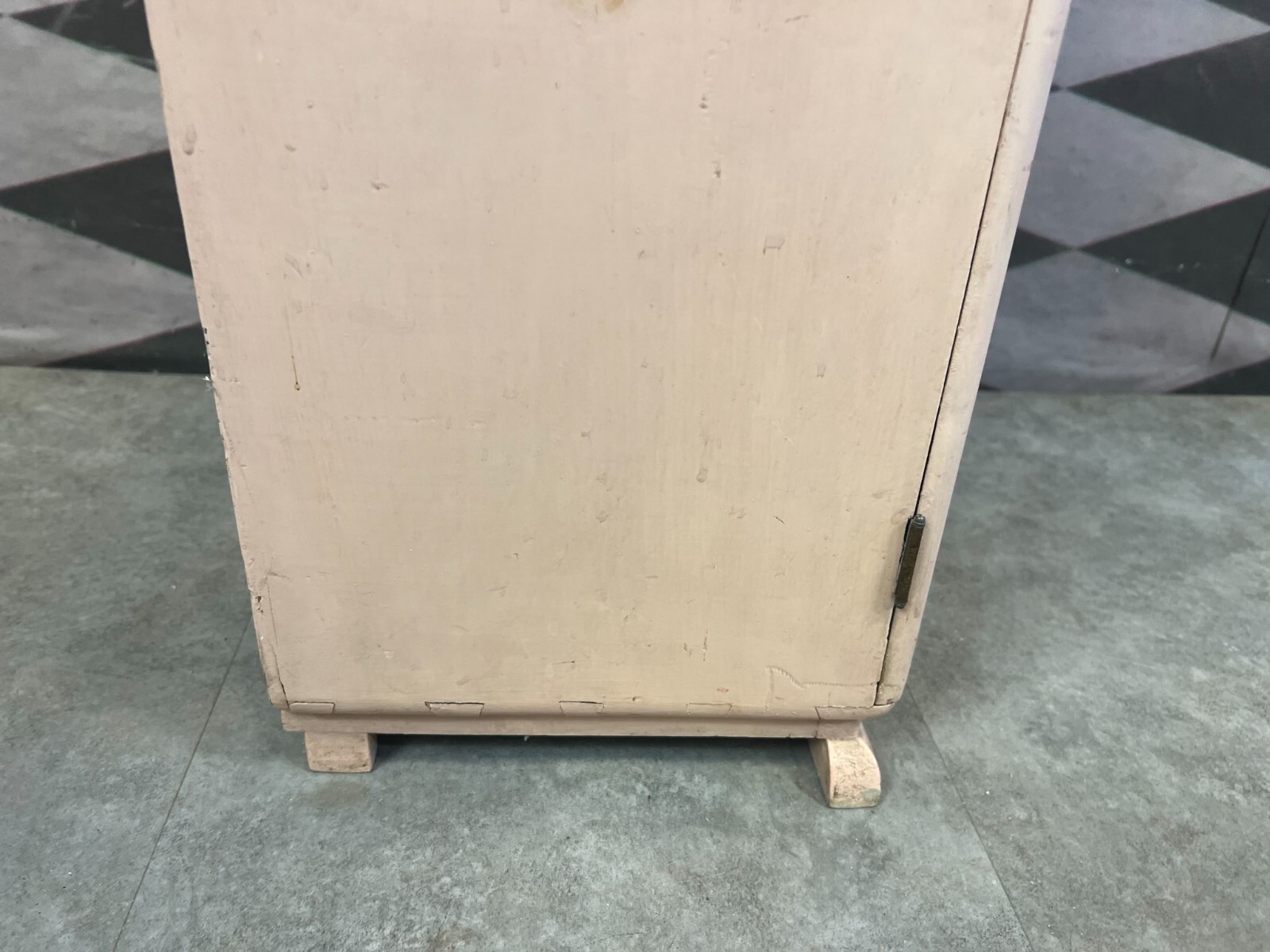 ANTIKER MINIATUR KLEIDERSCHRANK PUPPENSCHRANK HOLZ – Bild 6