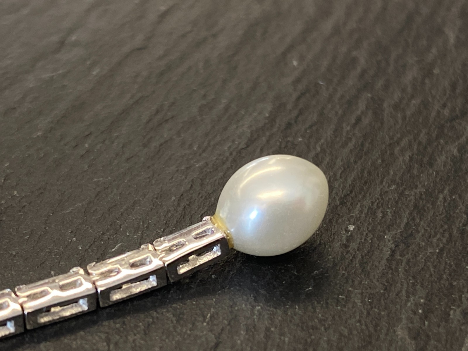 PAAR DEKORATIVE OHRHÄNGER AUS STERLING SILBER 925 MIT GLASSTEINEN UND KUNSTPERLE – Bild 17