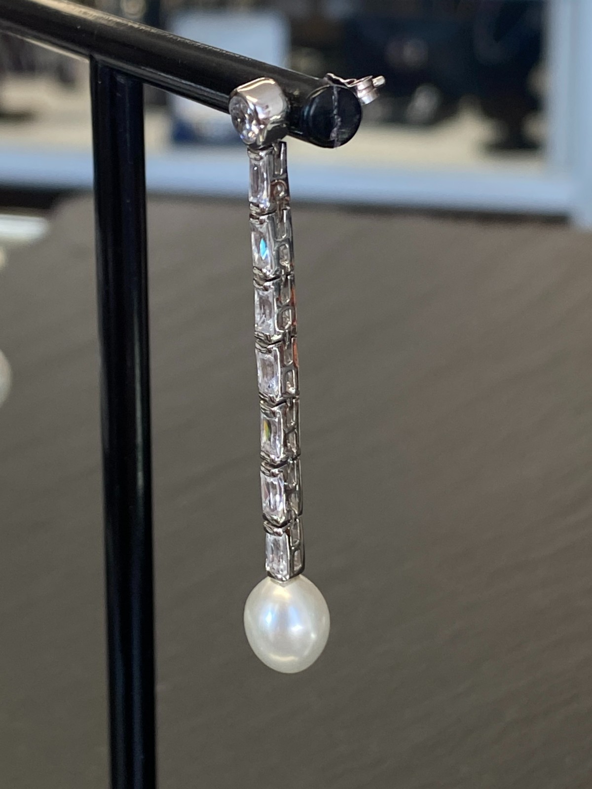 PAAR DEKORATIVE OHRHÄNGER AUS STERLING SILBER 925 MIT GLASSTEINEN UND KUNSTPERLE – Bild 6