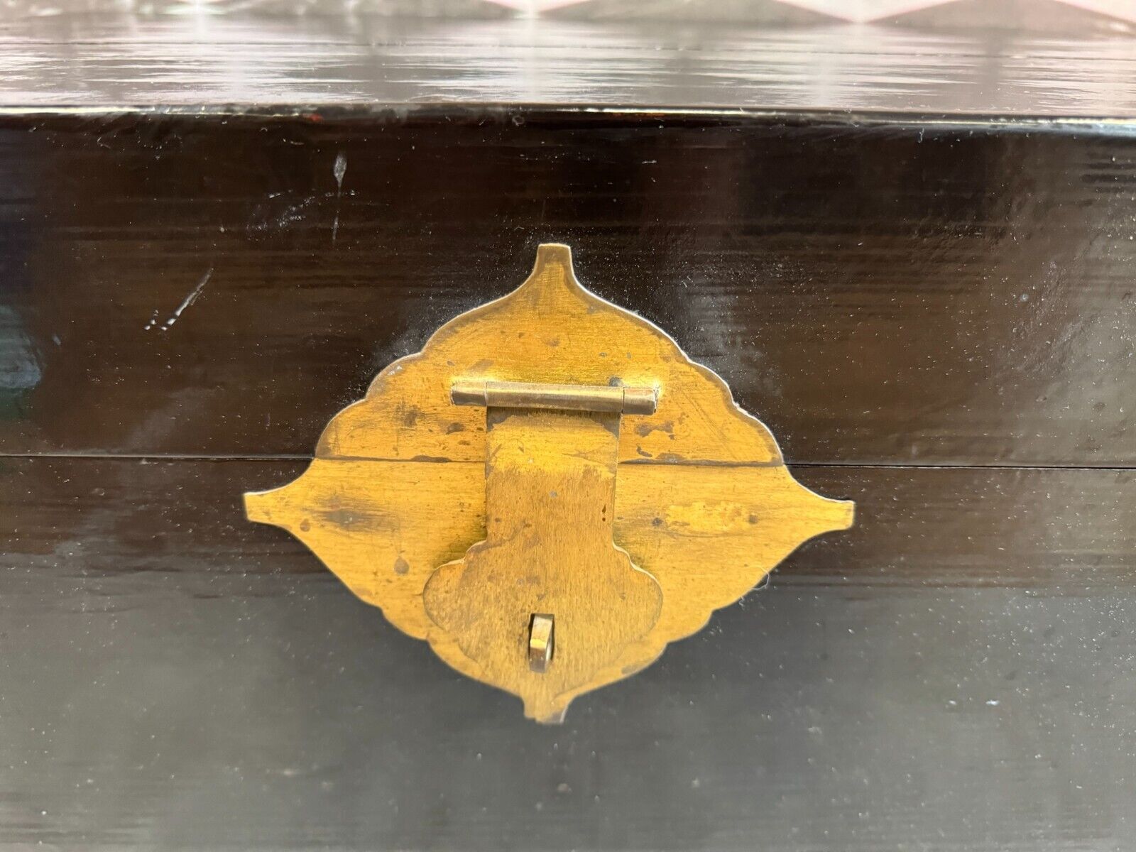 CHINA TRUHE REISETRUHE HOLZ SCHWARZ LACKIERT MESSING BESCHLÄGE – Bild 3