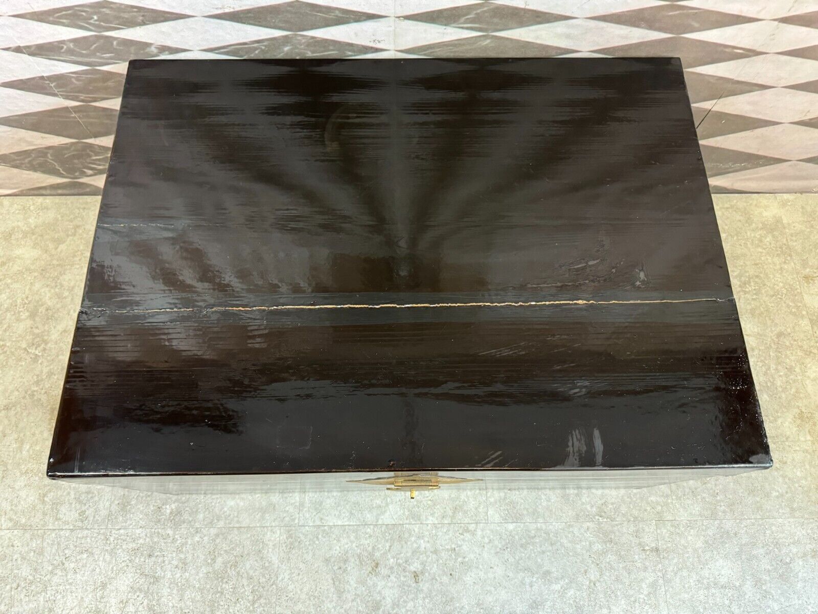 CHINA TRUHE REISETRUHE HOLZ SCHWARZ LACKIERT MESSING BESCHLÄGE – Bild 4