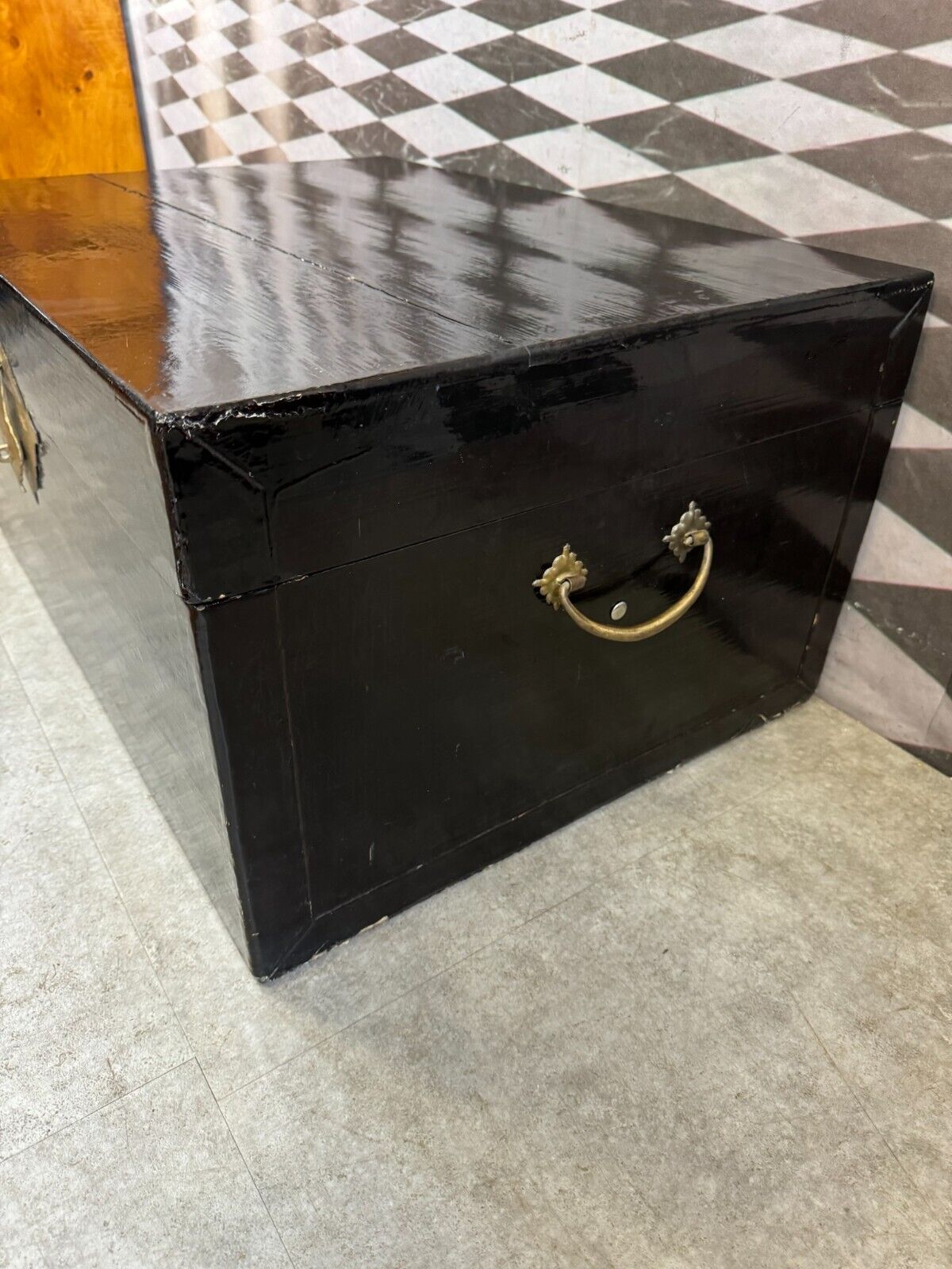 CHINA TRUHE REISETRUHE HOLZ SCHWARZ LACKIERT MESSING BESCHLÄGE – Bild 5