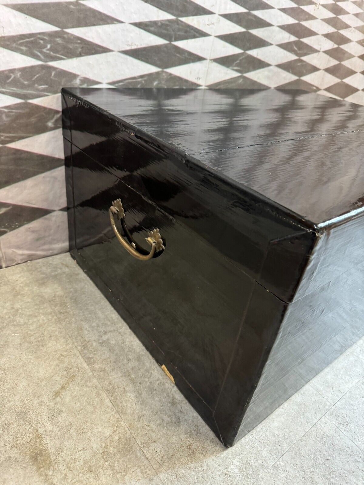 CHINA TRUHE REISETRUHE HOLZ SCHWARZ LACKIERT MESSING BESCHLÄGE – Bild 6