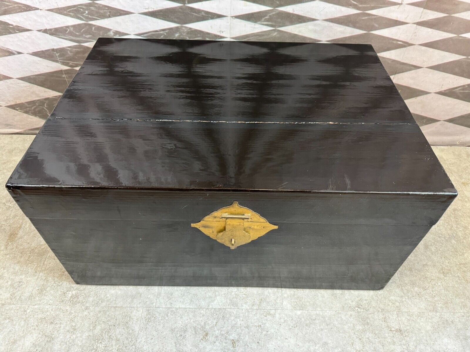 CHINA TRUHE REISETRUHE HOLZ SCHWARZ LACKIERT MESSING BESCHLÄGE