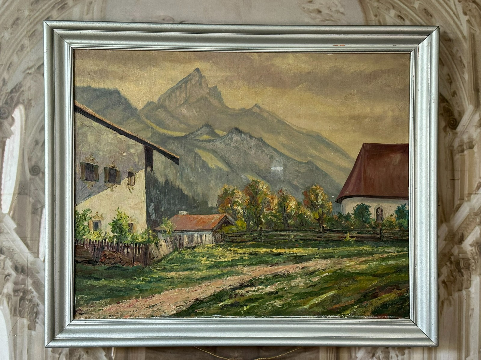 ÖLGEMÄLDE AUF LEINWAND LANDSCHAFT MIT HÄUSERN VOR GEBIRGE NICHT SIGNIERT – Bild 3