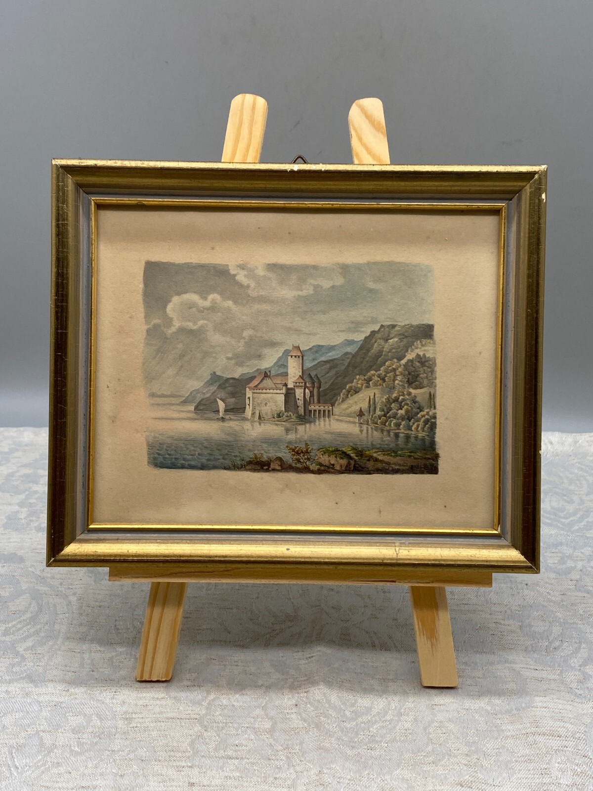 ANTIKES AQUARELL 19 TES SCHLOSS AM SEE VOR BERGKULISSE BEZEICHNET LOEFFELHOLZ