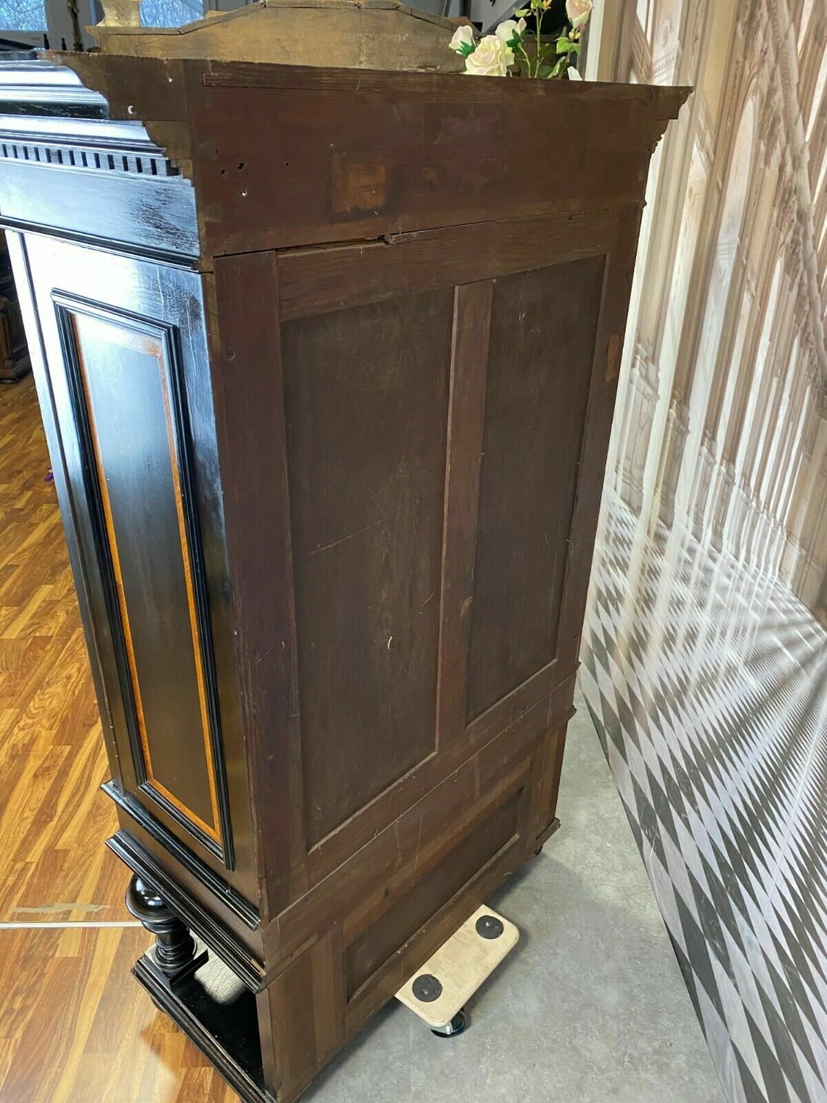PRUNKVERTIKO VERTIKO HISTORISMUS  ANTIK UM 1880 EBONISIERT MIT INTARSIEN – Bild 13