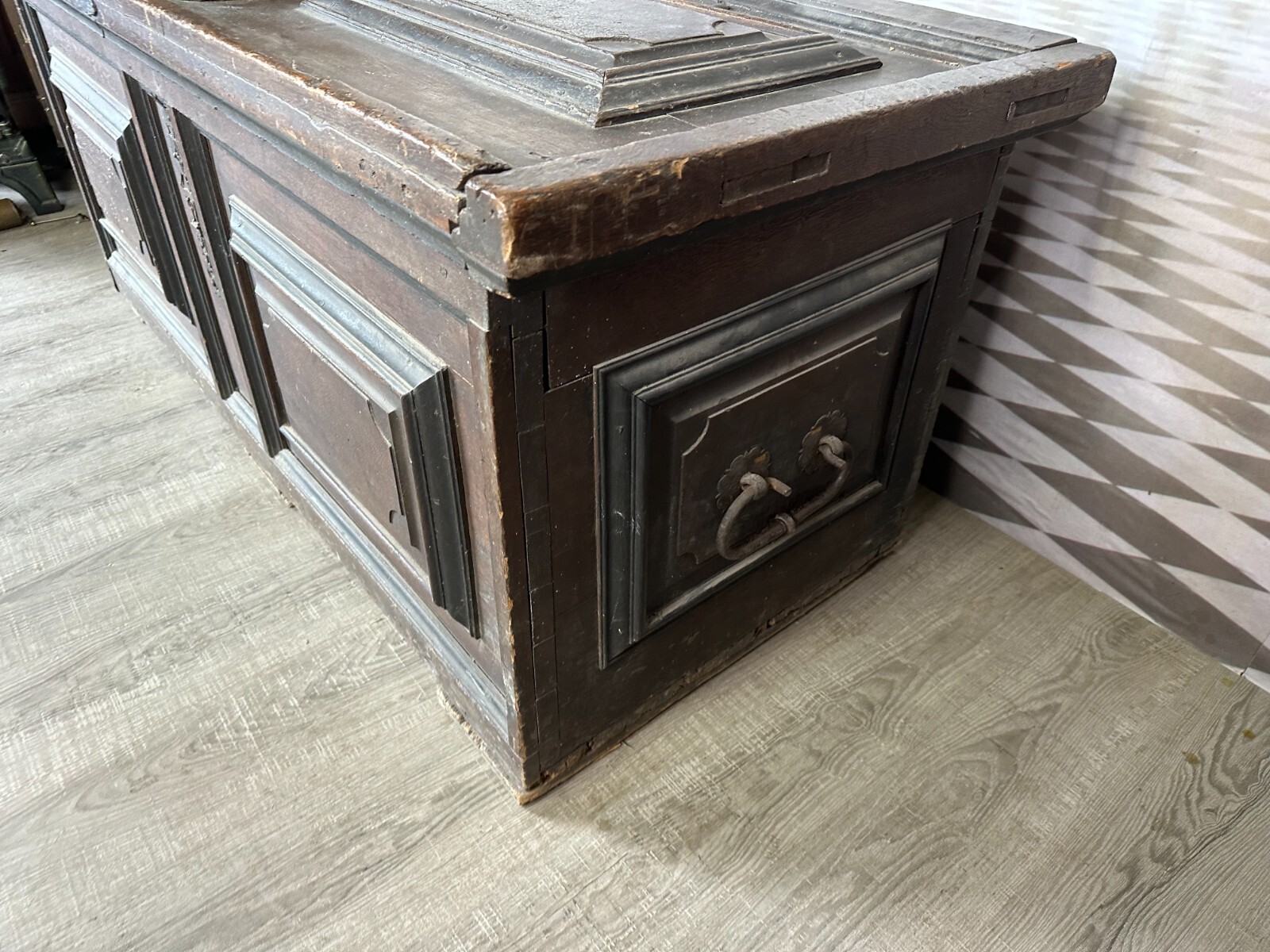 ANTIKE TRUHE BAROCKTRUHE HOLZ MASSIV 19 TES JHDT – Bild 7