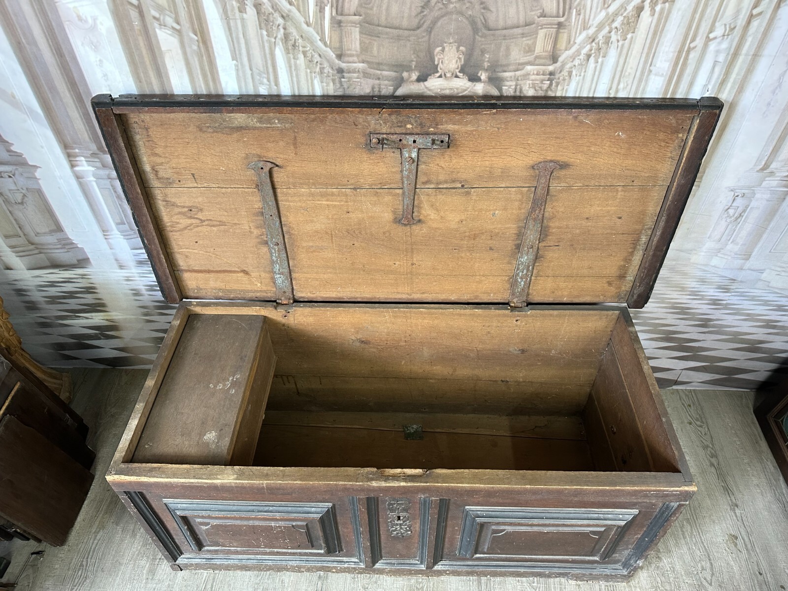 ANTIKE TRUHE BAROCKTRUHE HOLZ MASSIV 19 TES JHDT – Bild 9