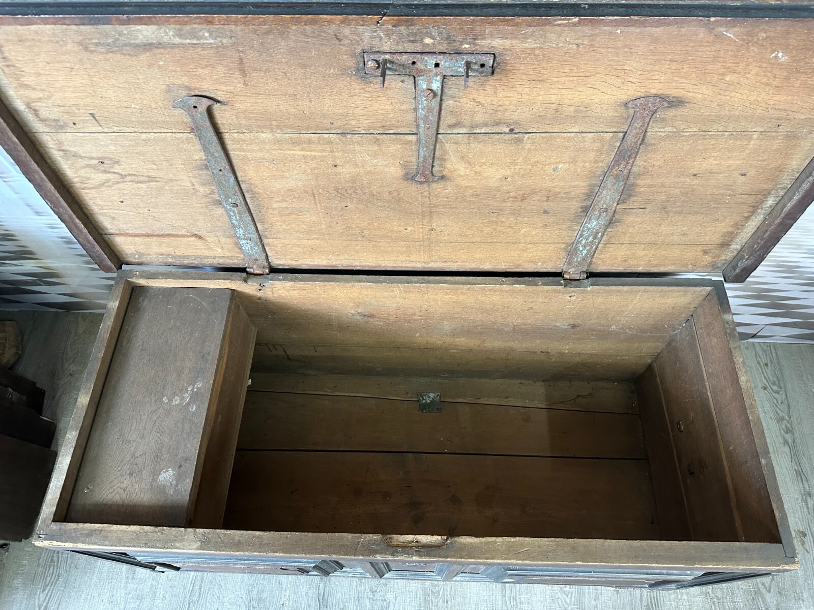 ANTIKE TRUHE BAROCKTRUHE HOLZ MASSIV 19 TES JHDT – Bild 10