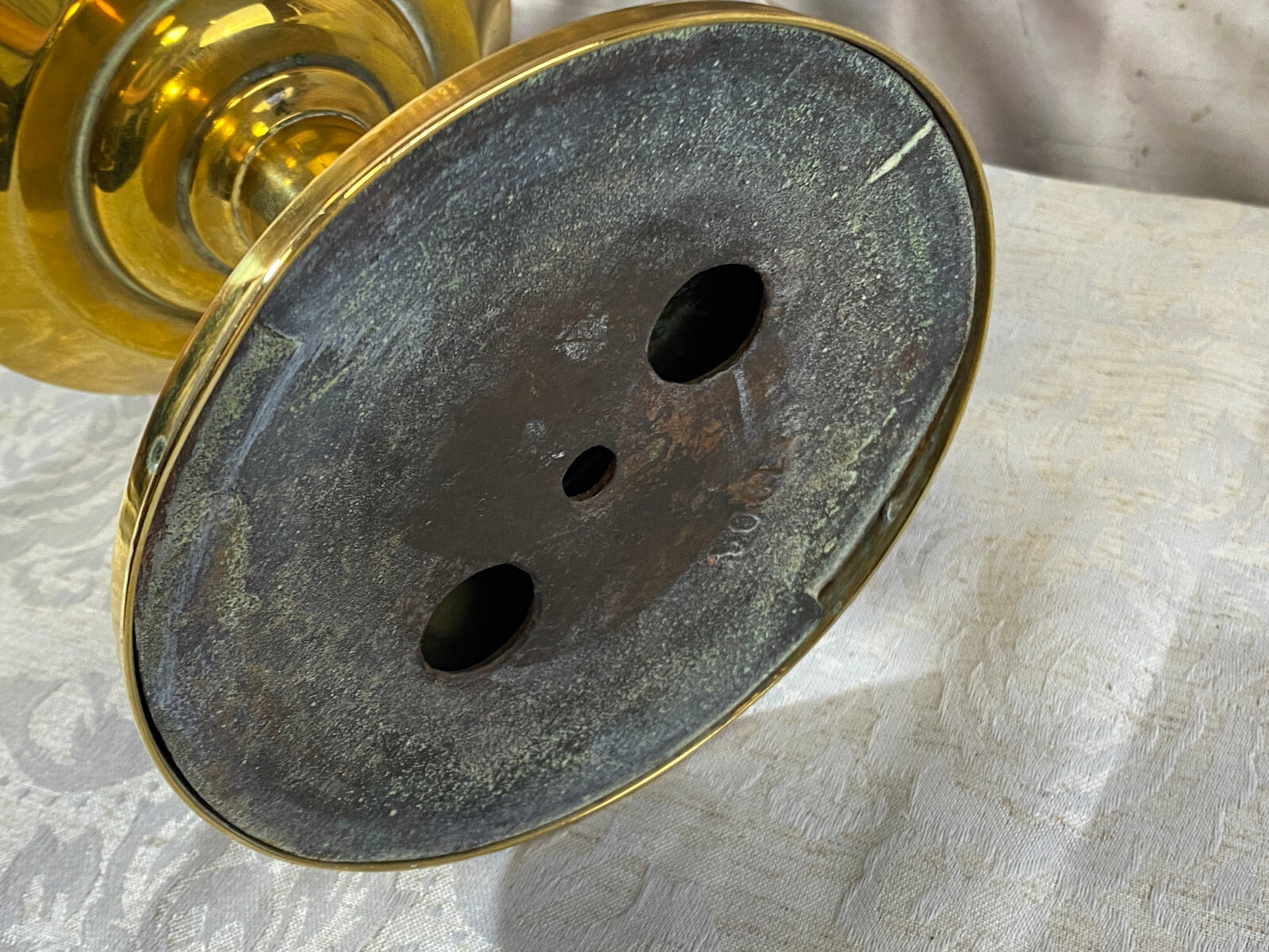 Antike Öllampe mit Fuß aus Kupfer und Glasschirm – Bild 19