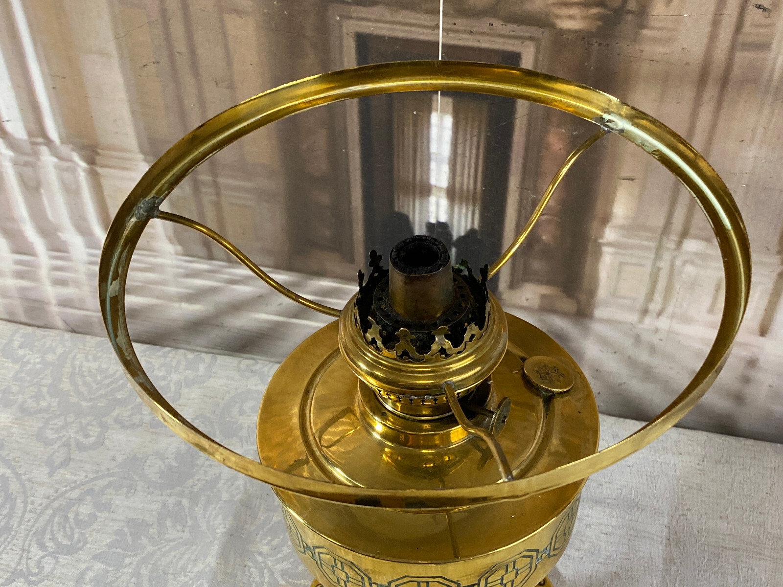 Antike Öllampe mit Fuß aus Kupfer und Glasschirm – Bild 10