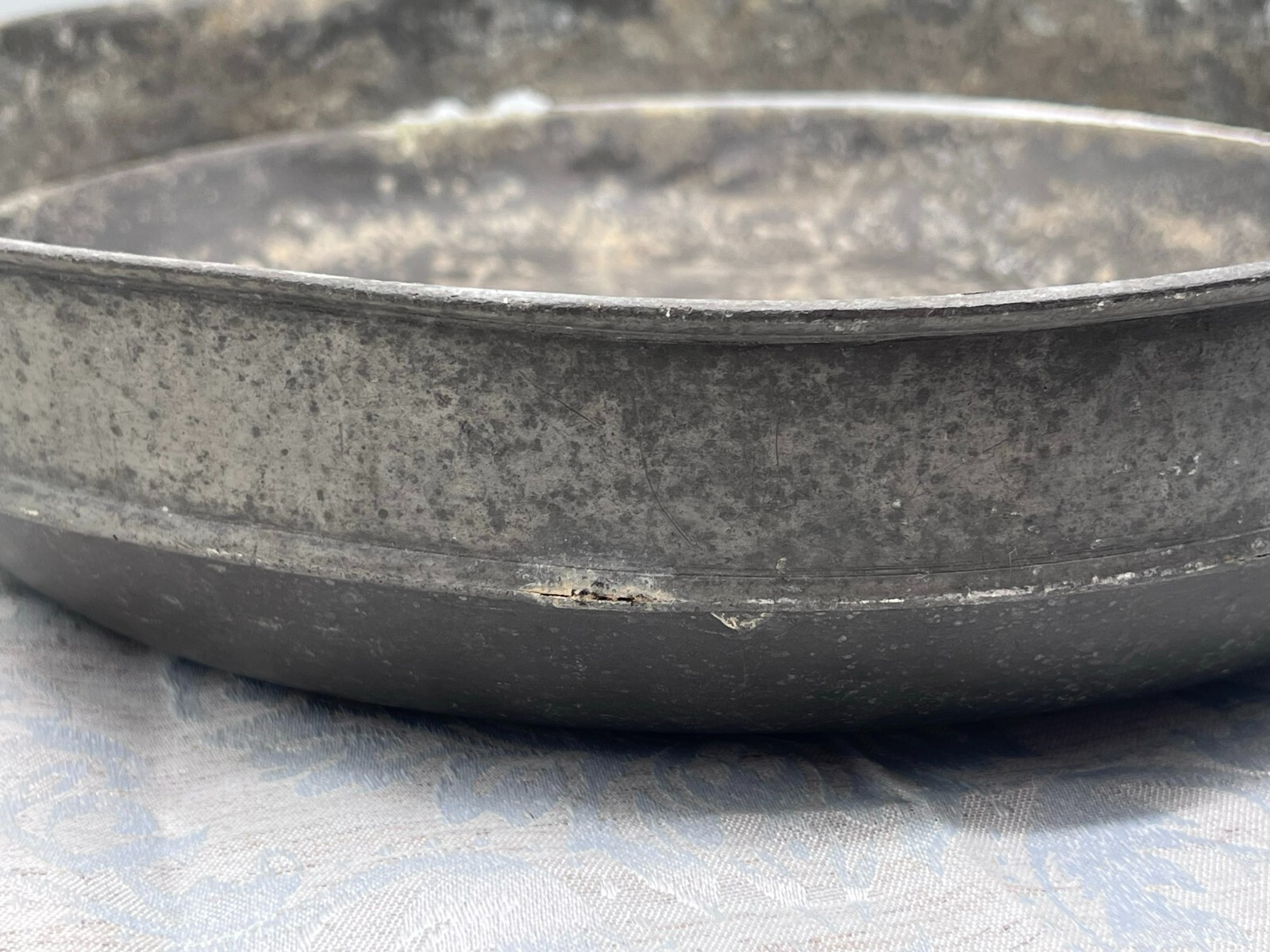 SEHR GROSSE ANTIKE SCHALE AUS ZINN 37cm 2,6kg – Bild 12