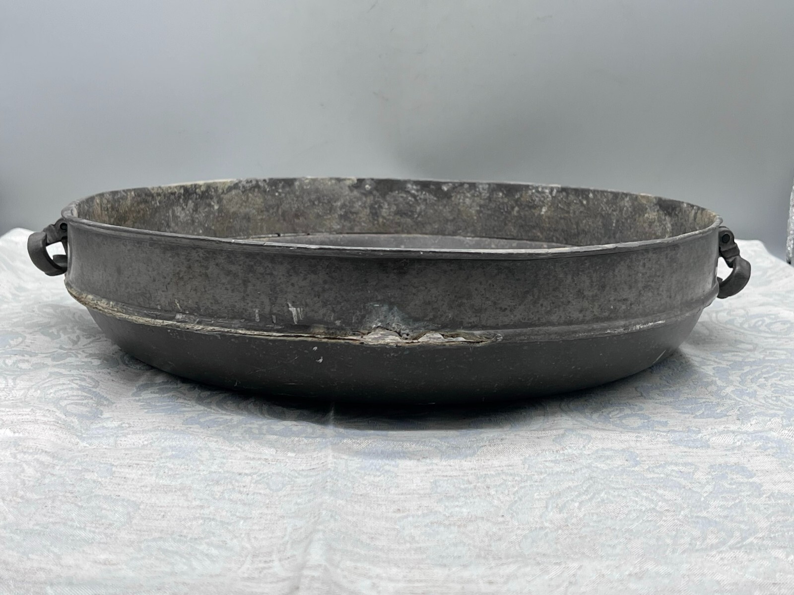 SEHR GROSSE ANTIKE SCHALE AUS ZINN 37cm 2,6kg – Bild 3