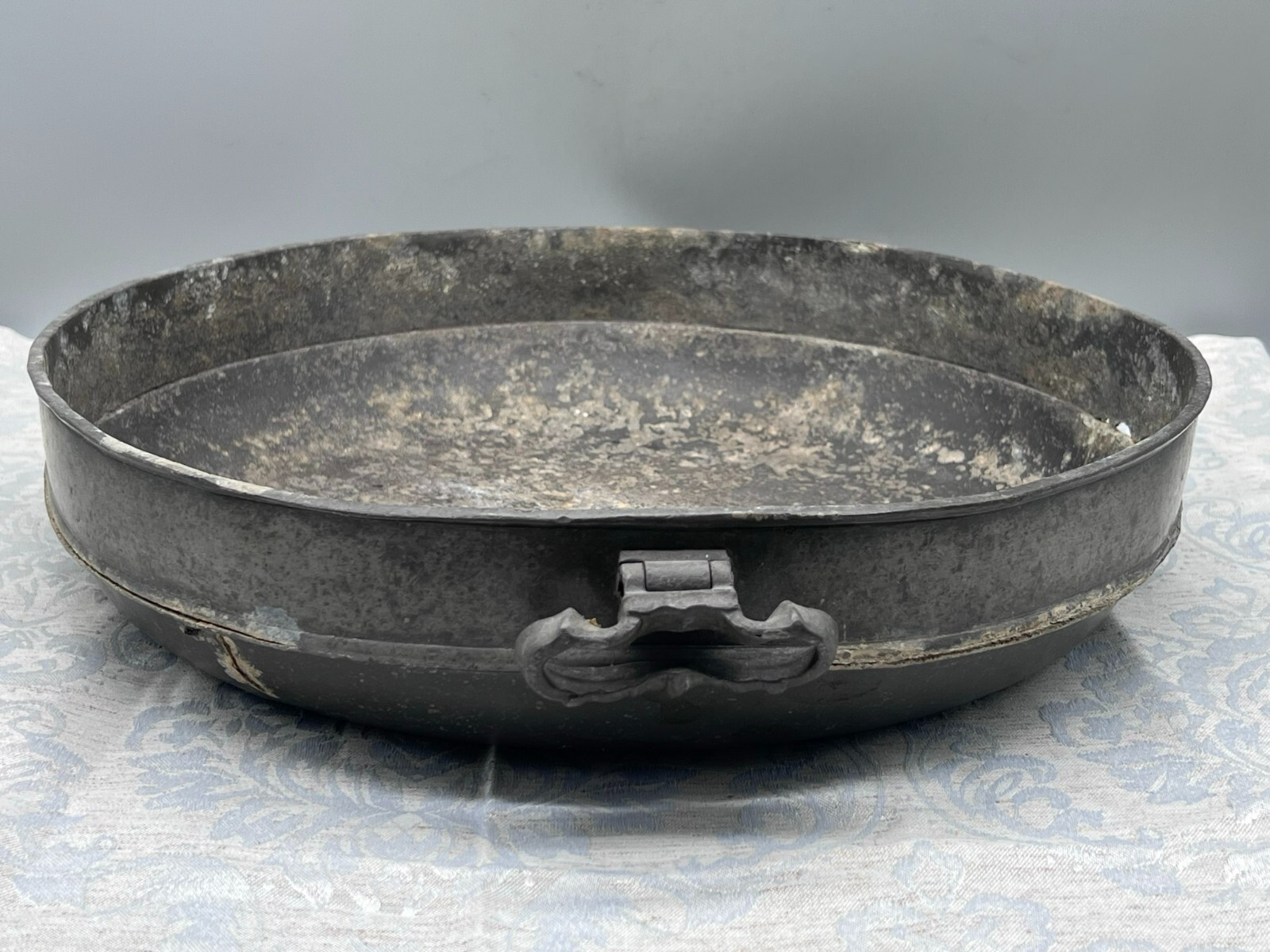 SEHR GROSSE ANTIKE SCHALE AUS ZINN 37cm 2,6kg – Bild 6