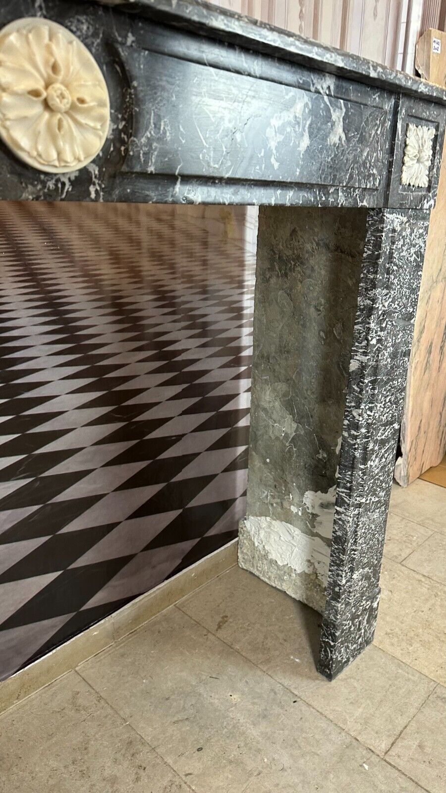 ANTIKE KAMINUMRANDUNG MARMOR KAMIN UM 1780 LOUIS SEIZE WEISSE APPLIKEN 18-TES – Bild 16