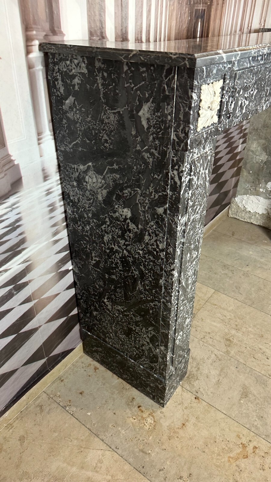 ANTIKE KAMINUMRANDUNG MARMOR KAMIN UM 1780 LOUIS SEIZE WEISSE APPLIKEN 18-TES – Bild 4