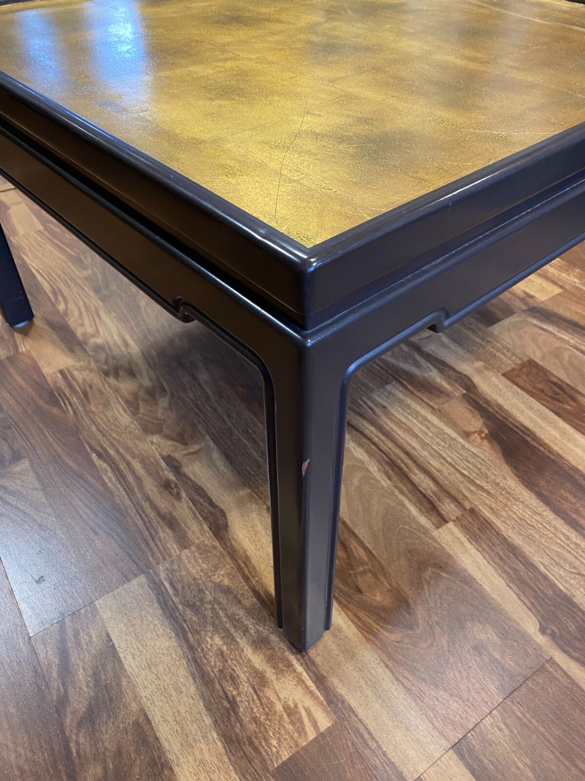 CHINA BEISTELLTISCH AUS HOLZ LACKOBERFLÄCHE UND BLATTGOLD VERGOLDUNG – Bild 6