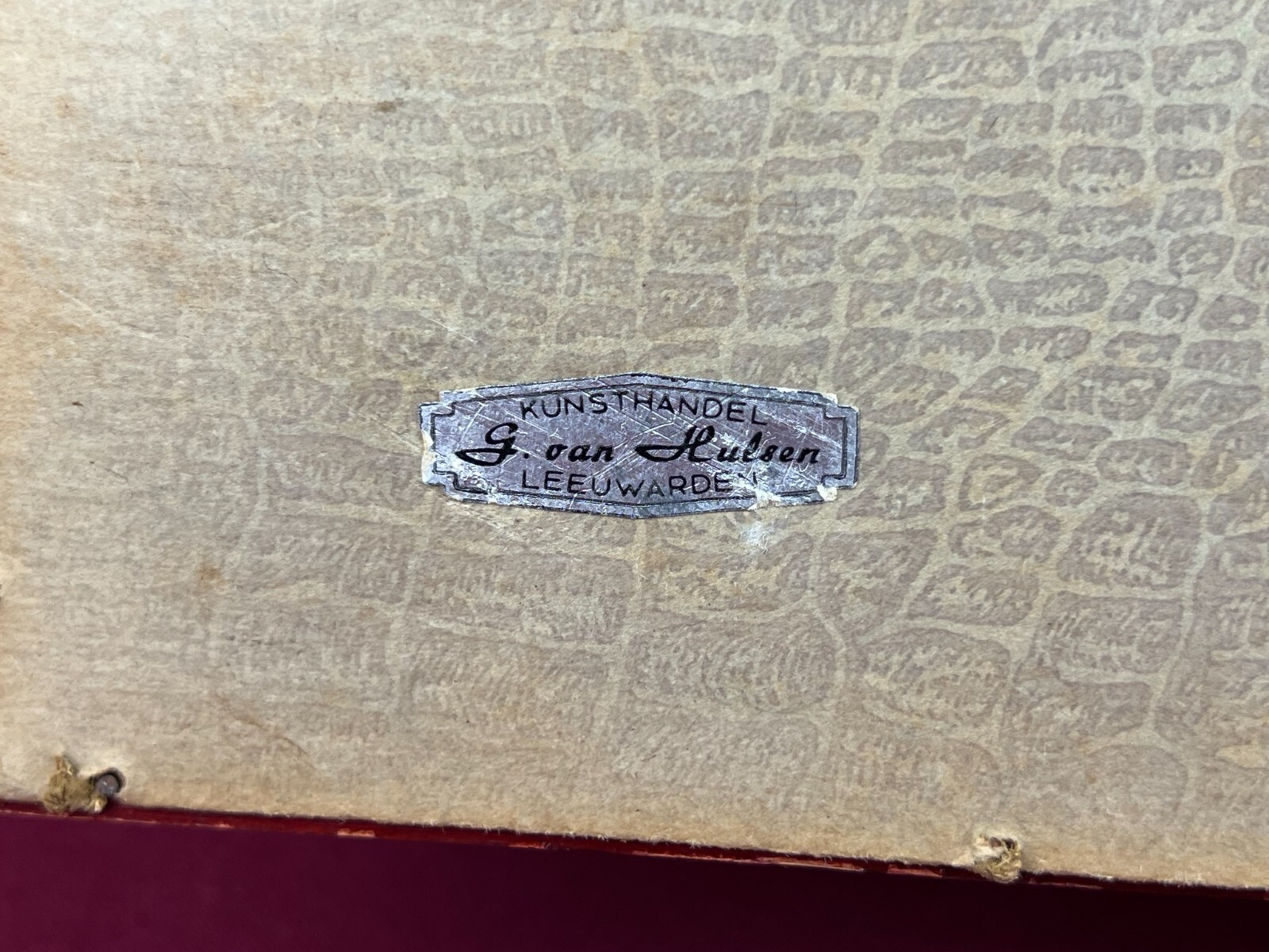 ANTIKES STICKBILD UM 1800 SEIDE HAUS AM FLUSS MIT PERSONEN – Bild 18