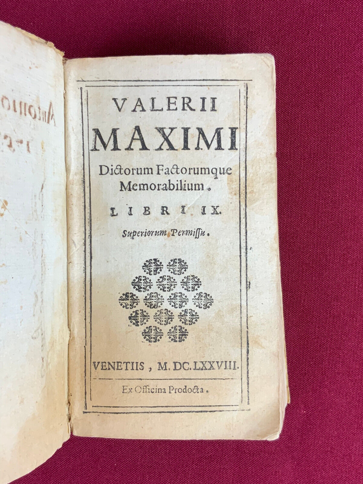 Antikes Buch von 1678 auf Latein Valerii Maximi
