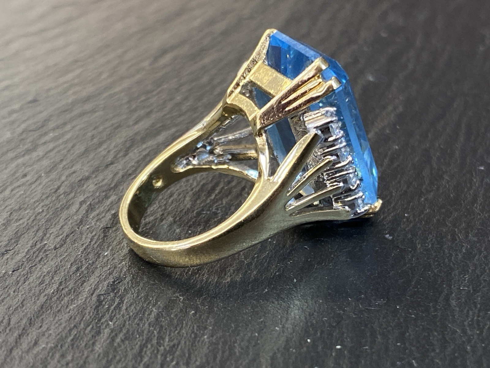 AUFFÄLLIGER RING GLASSTEIN GLAS AQUAMARIN FARBE GRÖSSE 54 METALL VERGOLDET – Bild 4