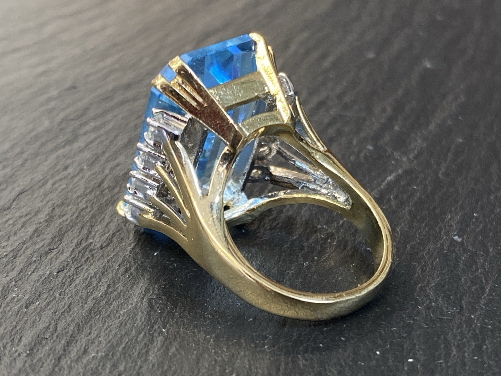 AUFFÄLLIGER RING GLASSTEIN GLAS AQUAMARIN FARBE GRÖSSE 54 METALL VERGOLDET – Bild 5