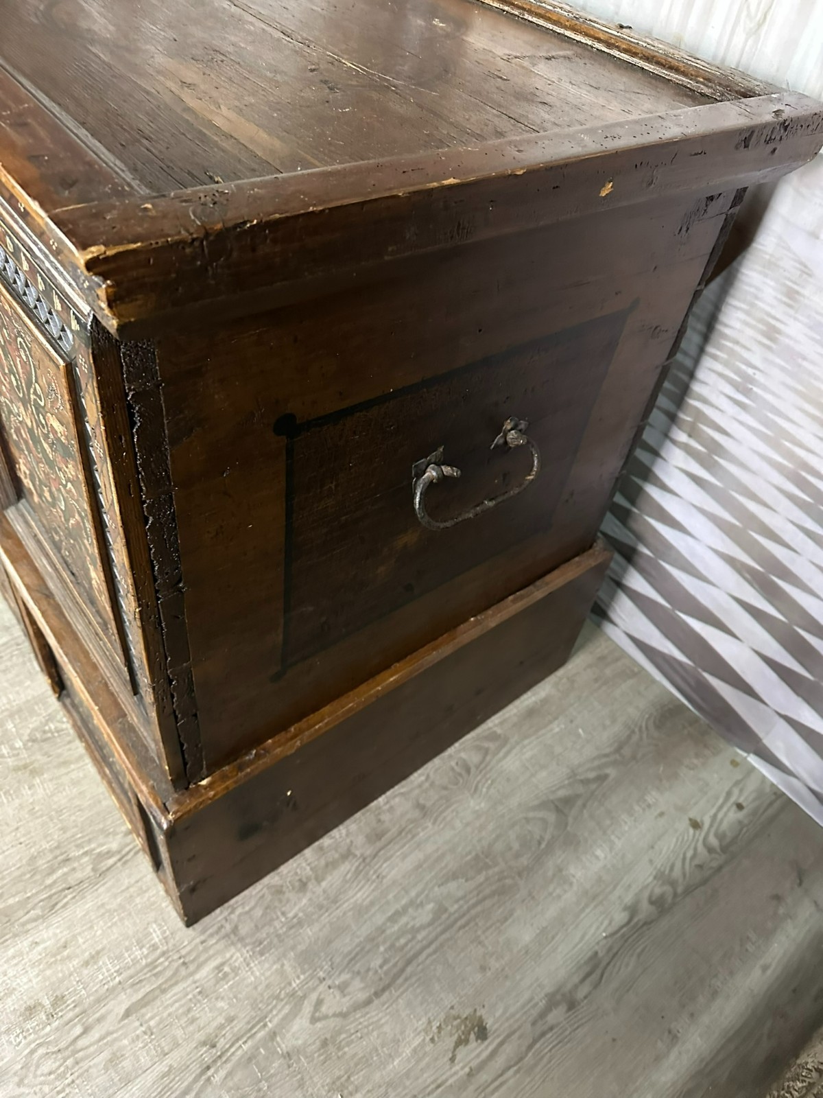ANTIKE ALPBACHTALER TRUHE SOCKELTRUHE 1753 WEICHHOLZ BEMALT DOPPELKOPFADLER – Bild 8