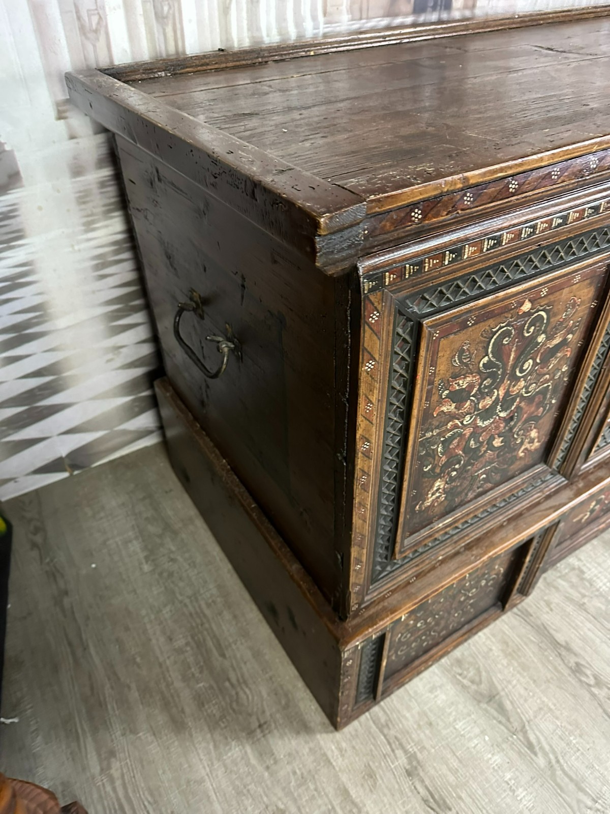 ANTIKE ALPBACHTALER TRUHE SOCKELTRUHE 1753 WEICHHOLZ BEMALT DOPPELKOPFADLER – Bild 10