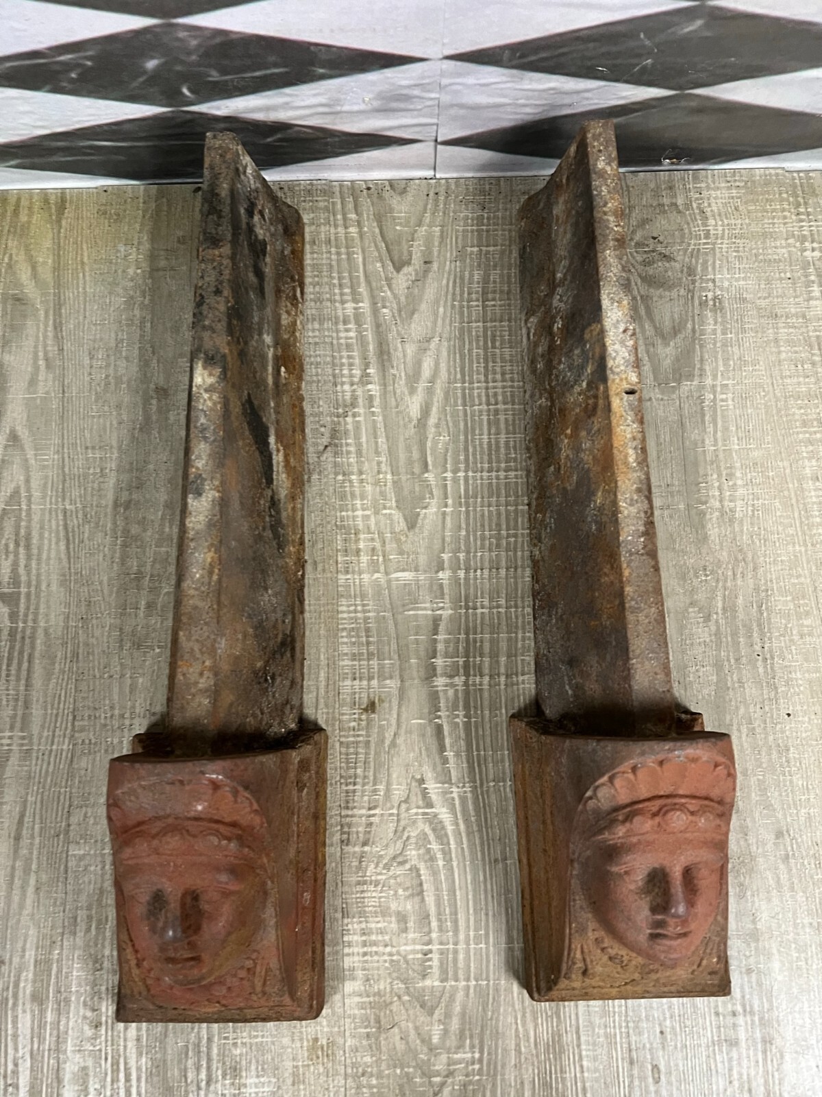 ANTIKE KAMINBÖCKE AUS EISEN HISTORISMUS UM 1880 GESICHTER 19 TES JHDT – Bild 3