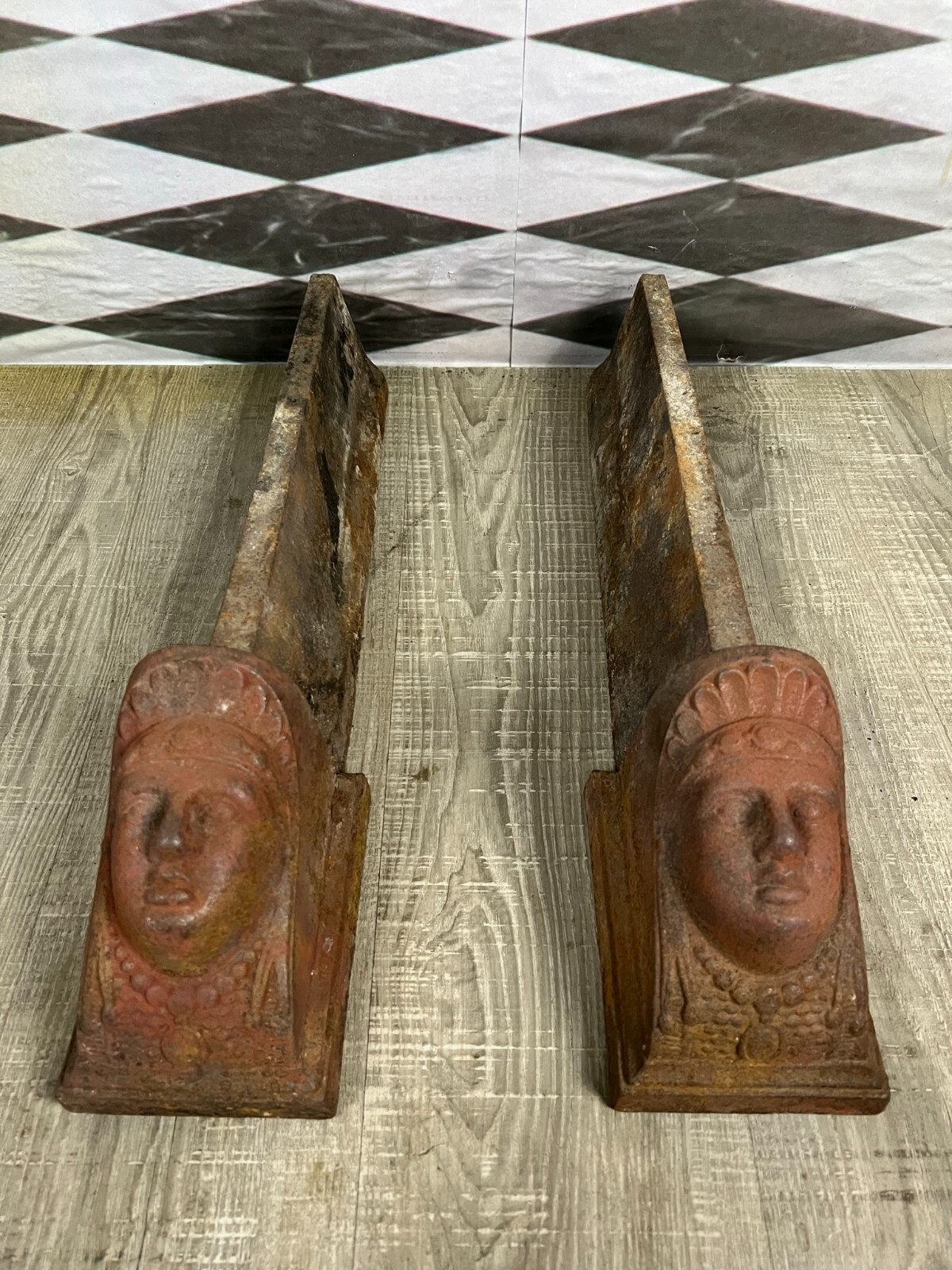 ANTIKE KAMINBÖCKE AUS EISEN HISTORISMUS UM 1880 GESICHTER 19 TES JHDT