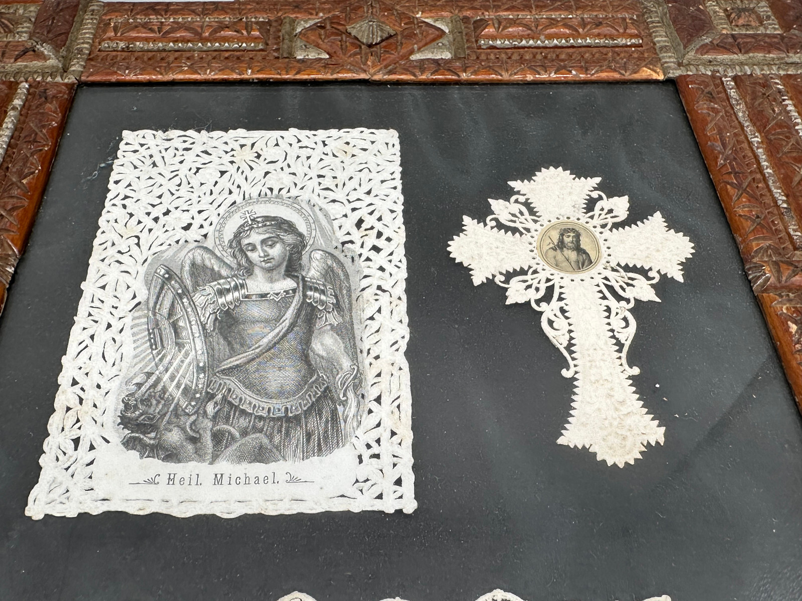 ANTIKER RAHMEN VON 1920 HANDGESCHNITZT MIT VOTIVBILDERN – Bild 7