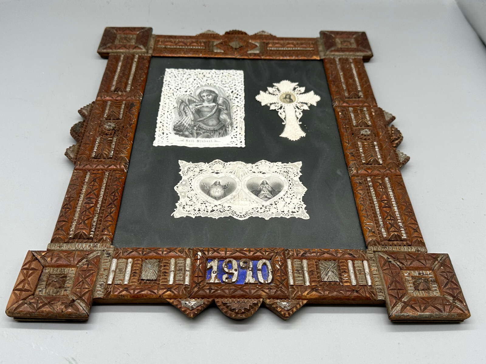 ANTIKER RAHMEN VON 1920 HANDGESCHNITZT MIT VOTIVBILDERN