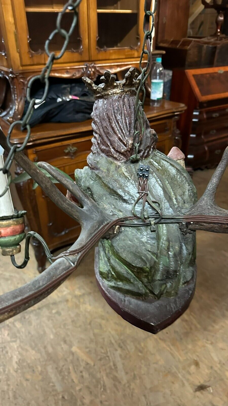 ANTIKES LÜSTERWEIBCHEN UM 1900 HEILIGE BARBARA HOLZ POLYCHROM GEFASST GEWEIH – Bild 10